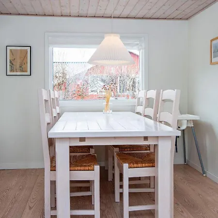 8 Person In Grenaa-by Traum