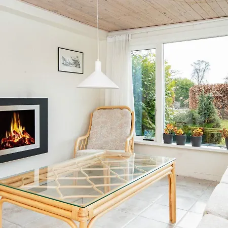 8 Person In Grenaa-by Traum