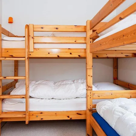 8 Person In Grenaa-by Traum