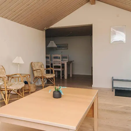 8 Person In Grenaa-by Traum *