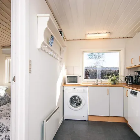 8 Person In Grenaa-by Traum *