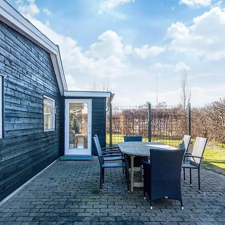 8 Person In Grenaa-by Traum *