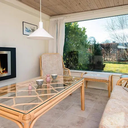 8 Person In Grenaa-by Traum